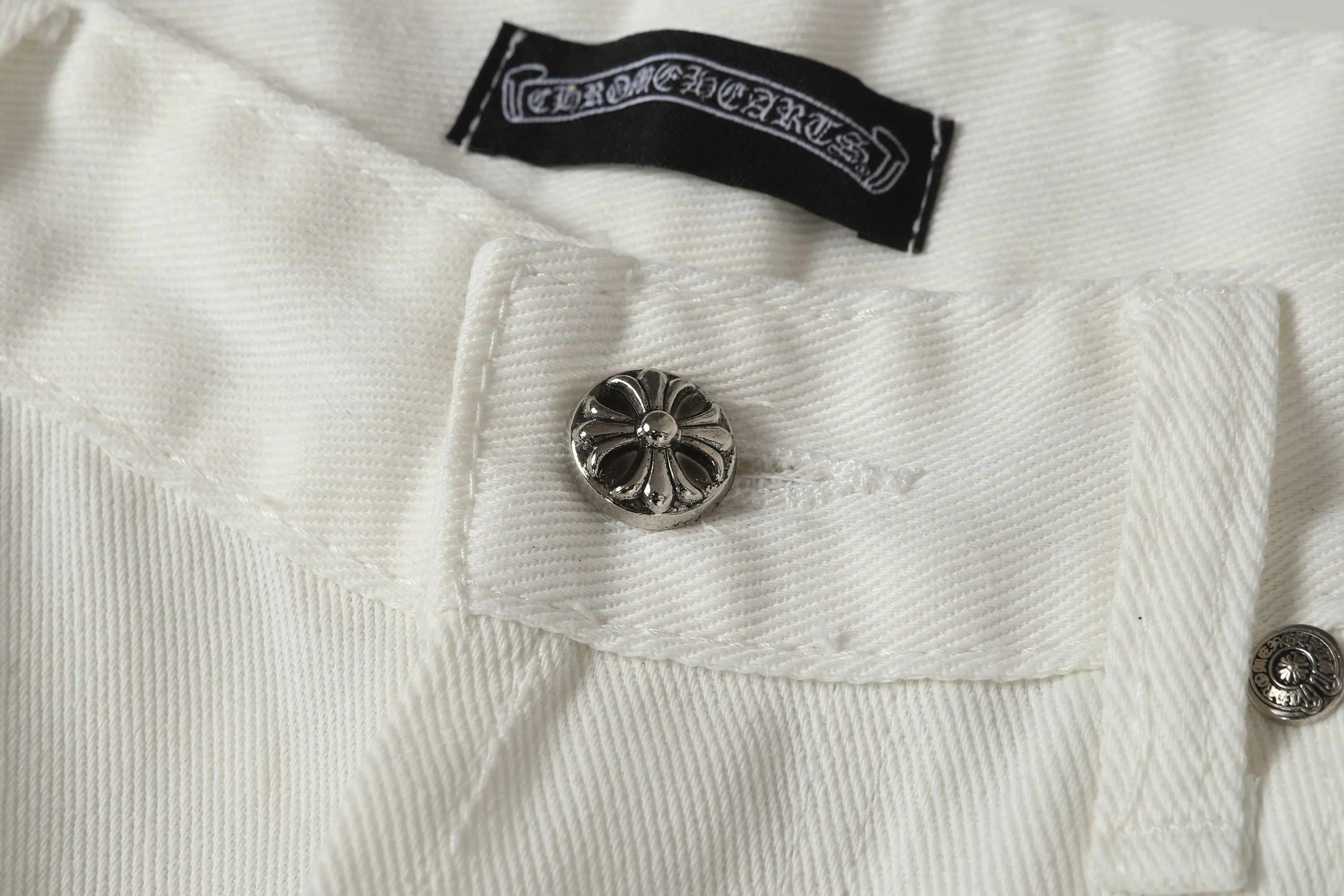 P256 Actual photo [High quality] Code: LH590 Color: Picture color Size: S to XXXL - Chrome Hearts/Chrome Hearts classic white cow series colored leather cross washed color cloth unisex denim trousers - Vibe style straight stacked god-level version - carbon fine bias denim color cloth - old vintage complete set of hardware - Chrome Hearts white cow series high version uses high ounce custom fabrics, enzyme washing and soft color fixation It is soft and thick to wear. The details are all made by hand-polished craftsmanship. All-over jacquard fabrics. Unique design style. Multiple processes to create a full retro feel. Niche unique non-colliding shirts. Customized distressed spray-painted buttons. Craftsmanship in every detail. Size Pants length Waist Hips Unit cm S 98 68 100 M 99 72 104 L 100 76 108 XL 101 80 112 XXL 102 84 116 XXL 103 88 120
